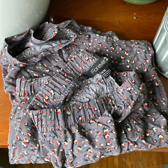 🦋 4 for $20! 🌼
Cute floral skirt - Picture 2 of 2